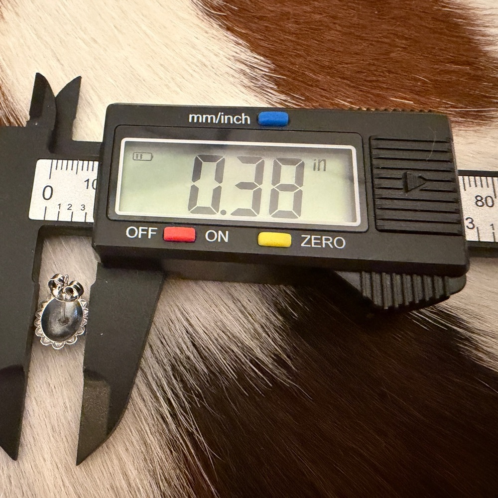 ❤️ Native American Artisan Concho Stud Turquoise Earrings Sterling New Mexico - Picture 10 of 10